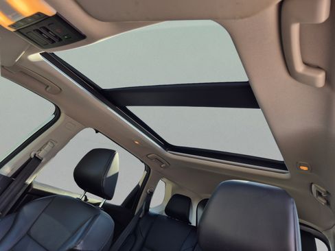 Certified 2021 Nissan Rogue SV w/ Premium Package FWD image 23