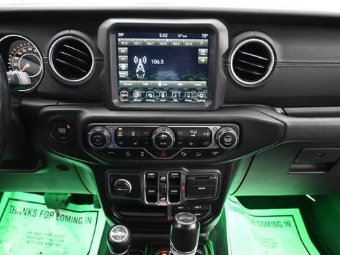 Used 2020 Jeep Wrangler Unlimited Sahara w/ Dual Top Group AWD/4WD image 18