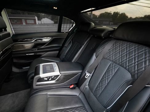Used 2018 BMW 750i xDrive AWD/4WD image 34