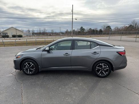 Used 2025 Nissan Sentra SV w/ Trunk Package image 8