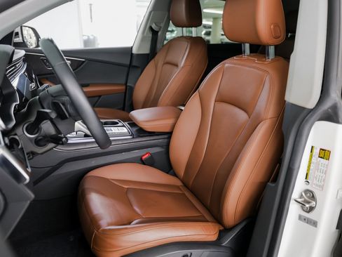 Used 2022 Audi Q8 Premium image 5