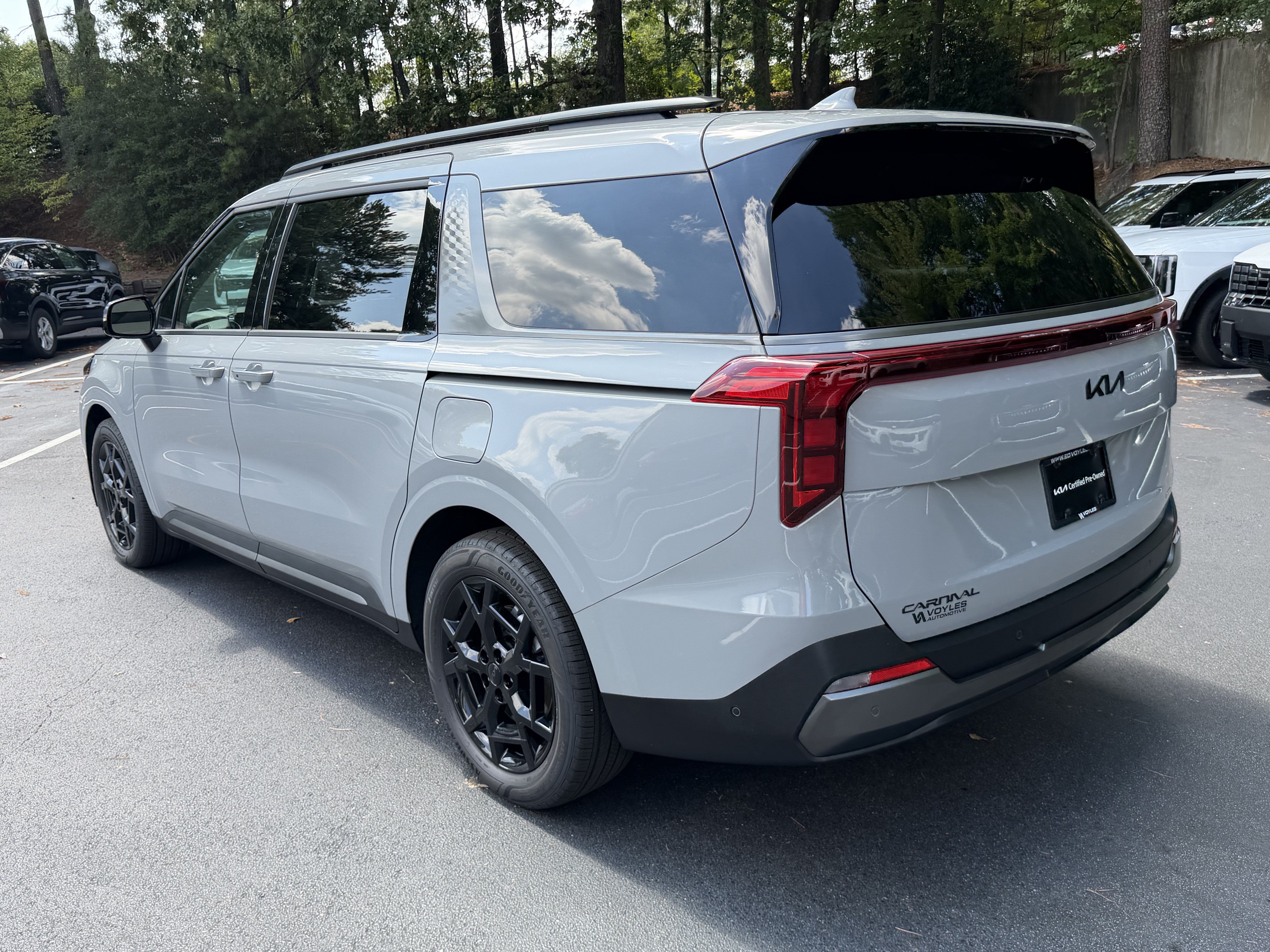 Certified 2026 Kia Carnival SX FWD image 5