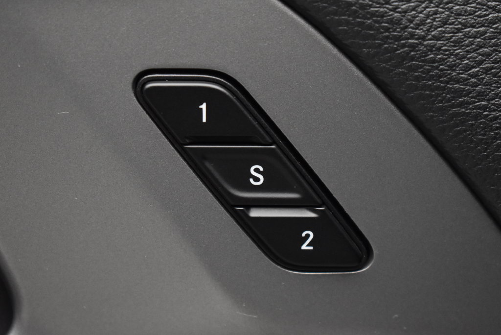 Used 2025 Chrysler Pacifica Select FWD image 12