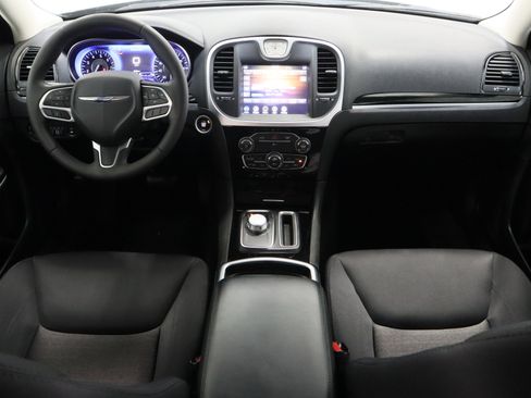 Used 2023 Chrysler 300 Touring w/ Sport Appearance Package RWD image 29