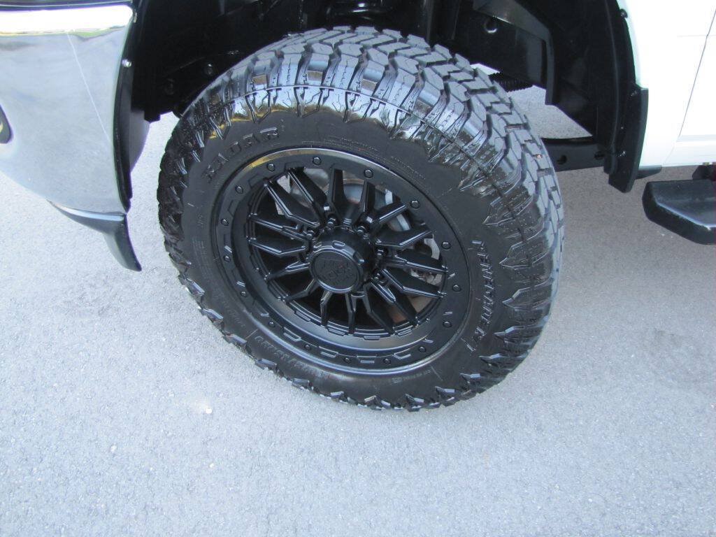 Used 2022 RAM 2500 Tradesman w/ Chrome Appearance Group AWD/4WD image 22