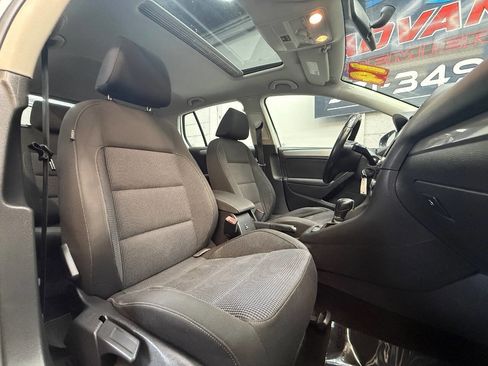 Used 2014 Volkswagen Golf 4-Door FWD image 4