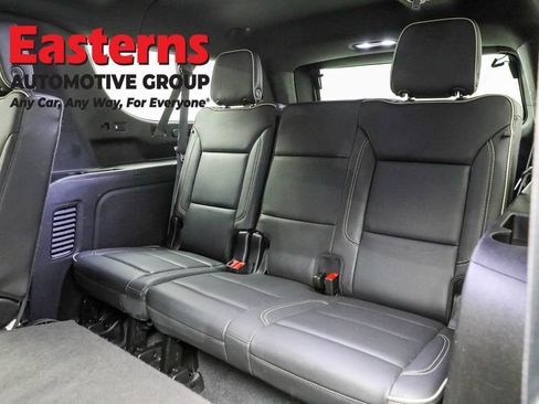 Used 2024 GMC Yukon XL SLT AWD/4WD image 29