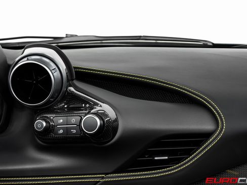 Used 2022 Ferrari F8 Tributo image 34