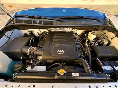 Used 2013 Toyota Tundra 4x4 CrewMax image 31