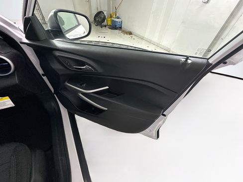 Used 2025 Chevrolet Trax LS image 30