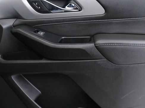 Used 2023 Chevrolet Traverse LT w/ LPO, Floor Liner Package image 32