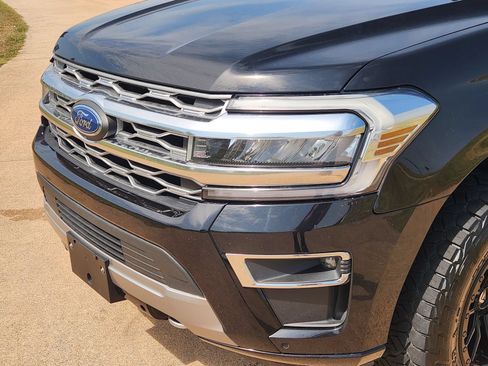 Used 2023 Ford Expedition Platinum AWD/4WD image 10