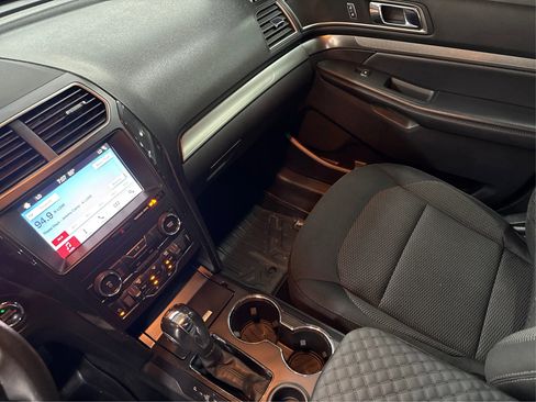 Used 2019 Ford Explorer XLT w/ Equipment Group 201A FWD image 20