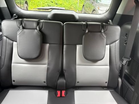 Used 2023 Ford Explorer XLT w/ Equipment Group 202A AWD/4WD image 33
