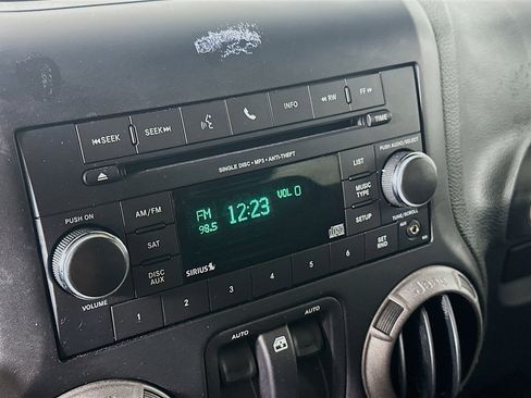 Used 2016 Jeep Wrangler Sport w/ Quick Order Package 24S AWD/4WD image 19