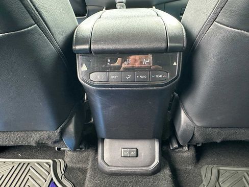 Used 2024 Toyota Highlander LE image 37