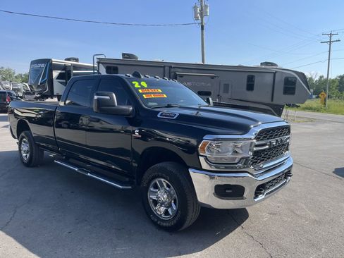 Used 2024 RAM 3500 Tradesman w/ Chrome Appearance Group AWD/4WD image 8