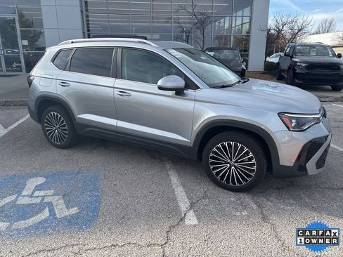 Used 2025 Volkswagen Taos SE image 38