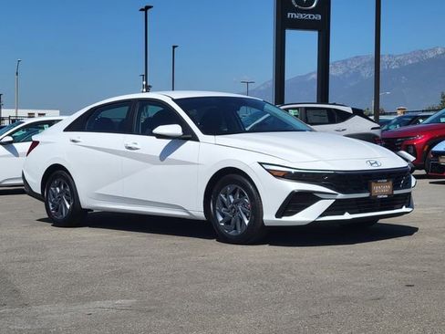 New 2026 Hyundai Elantra Hybrid FWD image 30