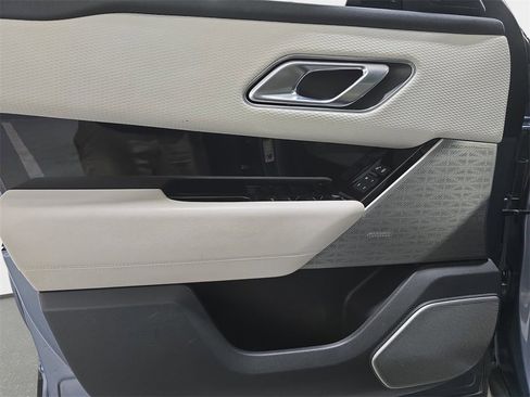 Used 2019 Land Rover Range Rover Velar R-Dynamic SE image 26