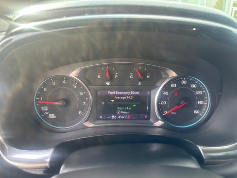Used 2022 Chevrolet Traverse RS FWD image 17