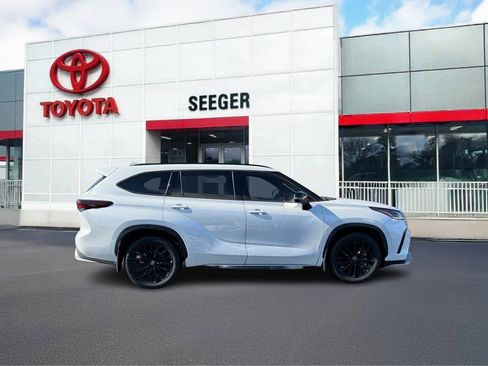 Used 2024 Toyota Highlander XSE image 2