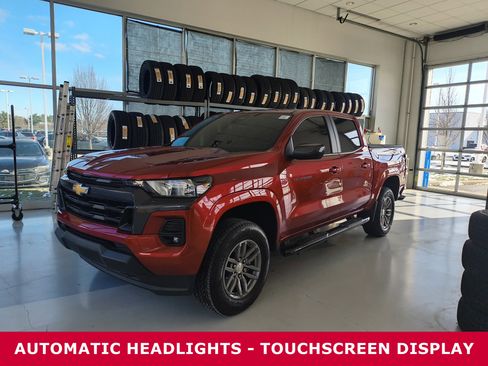 Used 2023 Chevrolet Colorado LT w/ LT Convenience Package II image 2