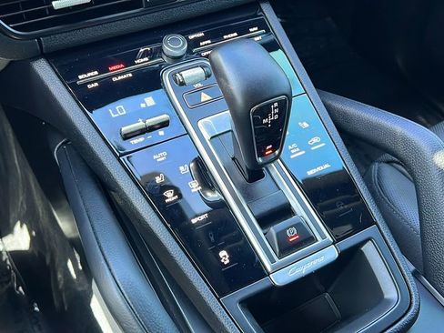 Used 2023 Porsche Cayenne Platinum Edition AWD/4WD image 18