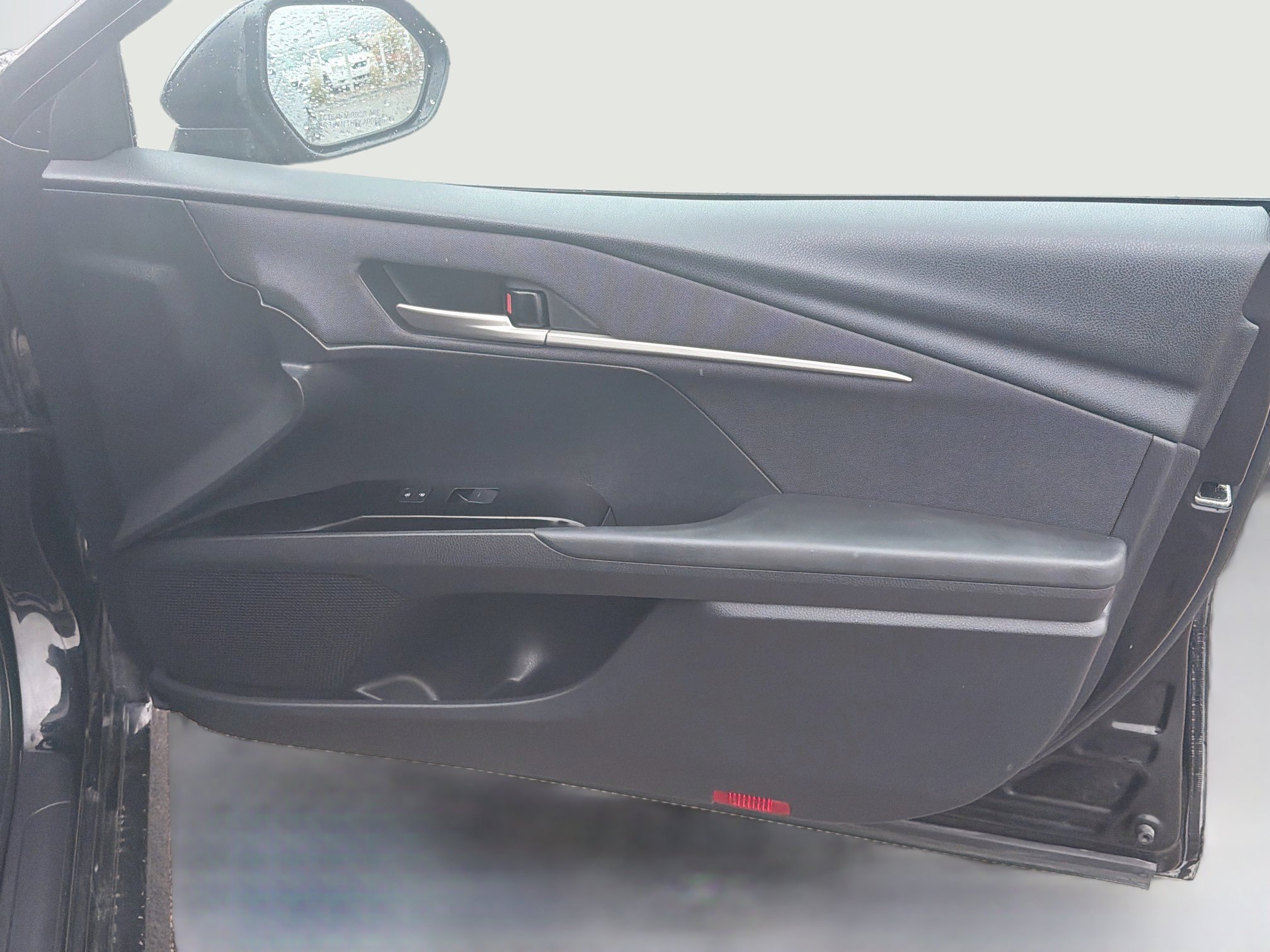 Used 2025 Toyota Camry LE FWD image 33