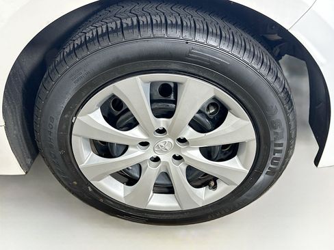 Used 2020 Toyota Corolla LE FWD image 11