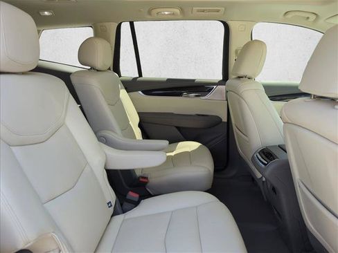 Used 2024 Cadillac XT6 Premium Luxury FWD image 22