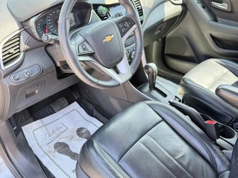 Used 2020 Chevrolet Trax LT w/ LT Convenience Package FWD image 14