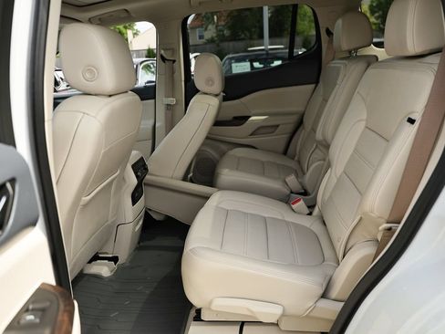 Used 2023 GMC Acadia Denali w/ Denali Technology Package FWD image 27