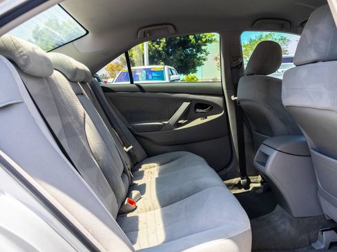 Used 2010 Toyota Camry LE FWD image 15