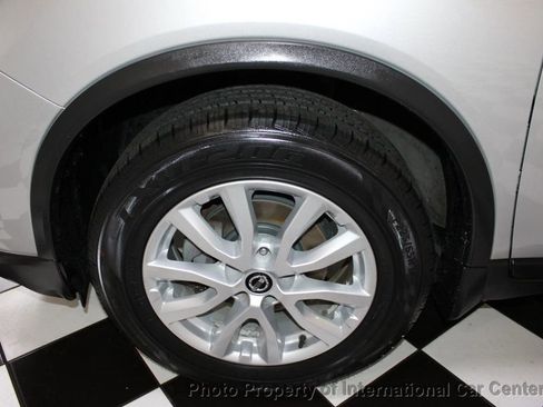 Used 2017 Nissan Rogue SV w/ SV Premium Package image 33