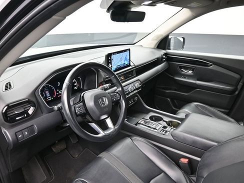 Used 2023 Honda Pilot Touring image 10