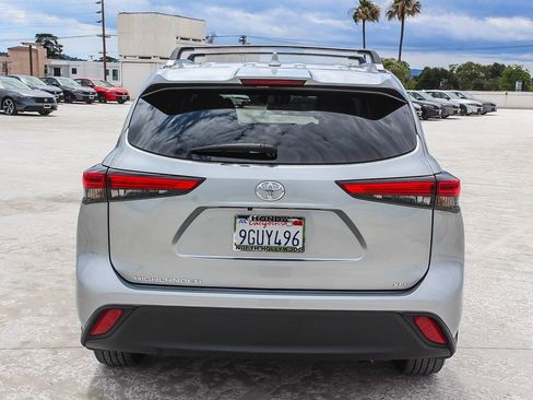 Used 2023 Toyota Highlander XLE FWD image 5