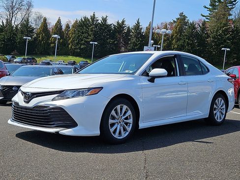 Used 2019 Toyota Camry LE image 3