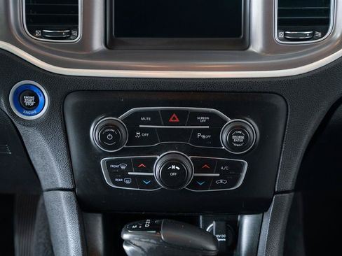 Used 2022 Dodge Charger SXT RWD image 16
