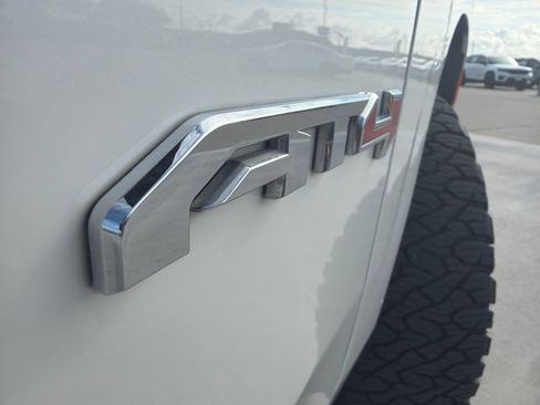 Used 2024 GMC Yukon XL AT4 w/ Technology Package AWD/4WD image 8
