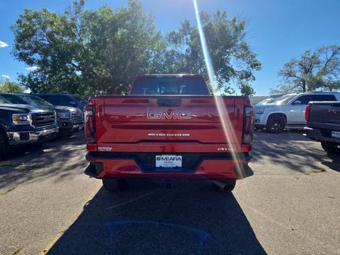 Used 2024 GMC Sierra 2500 AT4 w/ AT4 Premium Plus Package AWD/4WD image 5