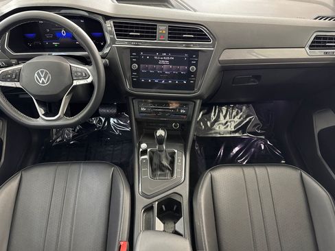 Used 2022 Volkswagen Tiguan SE FWD image 16