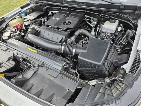 Used 2023 Nissan Frontier SV w/ Technology Package image 19