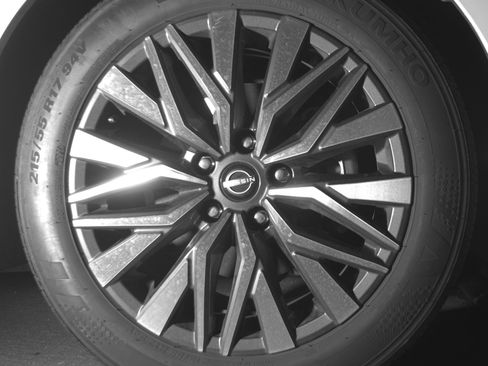 Used 2025 Nissan Altima 2.5 SV FWD image 13