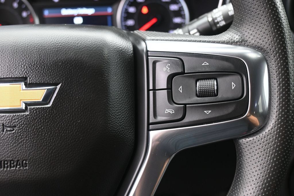 Used 2024 Chevrolet Blazer LT w/ Convenience Package FWD image 2