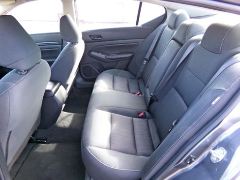 Used 2024 Nissan Altima 2.5 SV FWD image 12