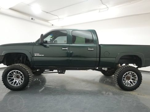Used 2004 Chevrolet Silverado 2500 LS w/ Skid Plate Package AWD/4WD image 4