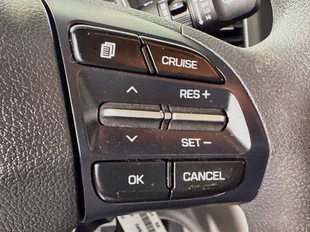 Used 2020 Hyundai Elantra SE FWD image 14