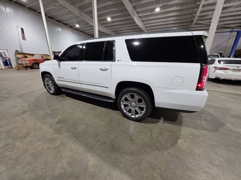 Used 2018 GMC Yukon XL SLT w/ Premium Edition AWD/4WD image 7