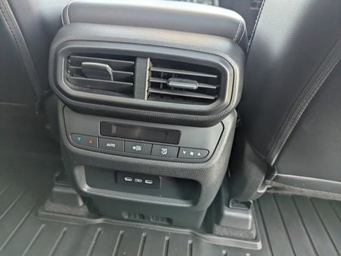 Used 2024 Honda Pilot Touring image 21